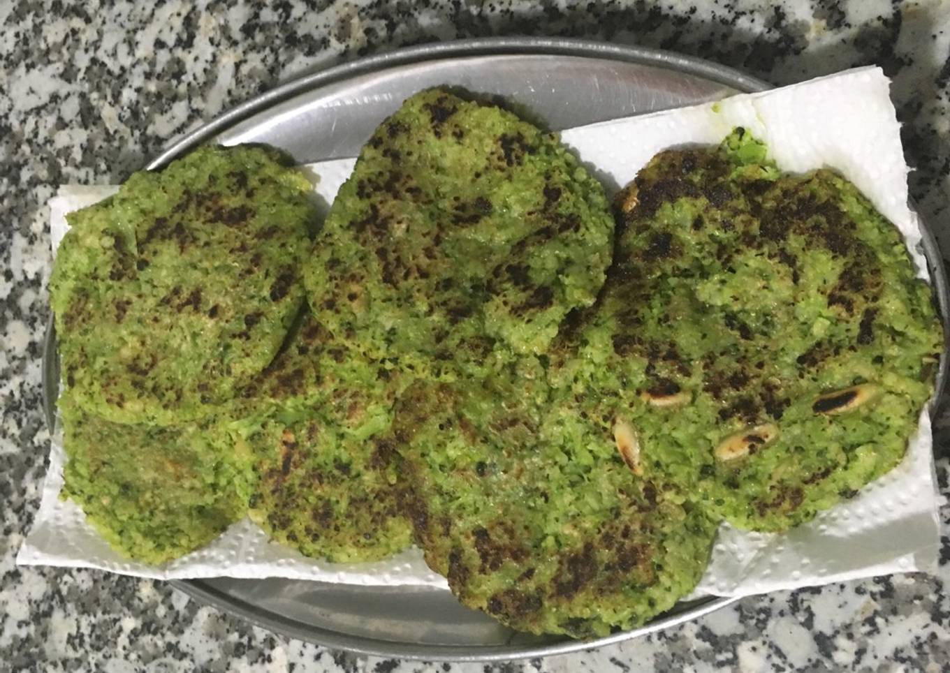 Hamburguesas veganas con sésamo y piñones