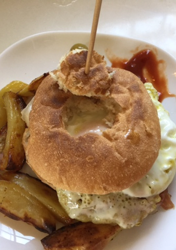 Una foto de Hamburguesa casera completa