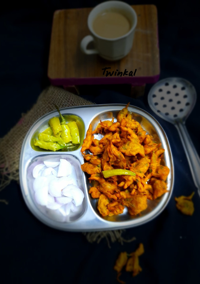 કેળા મેથી ના ભજીયા (Banana Fenugreek Fritters Recipe In Gujarati) રેસીપી મુખ્ય ફોટો