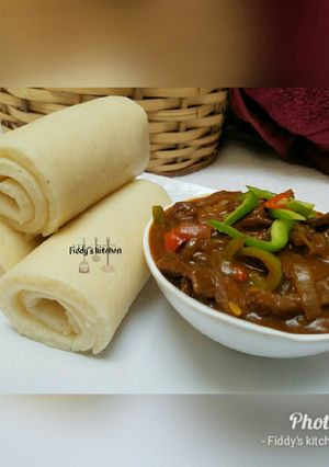 A picture of Sakwarah rolls with my special ketchup soup.