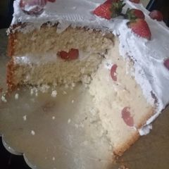 A picture of White sponge cake.