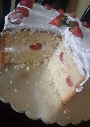 A picture of White sponge cake.