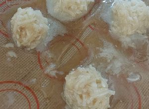 Una foto de Dulce de coco con leche condensada. 4 ingredientes. Coquitos