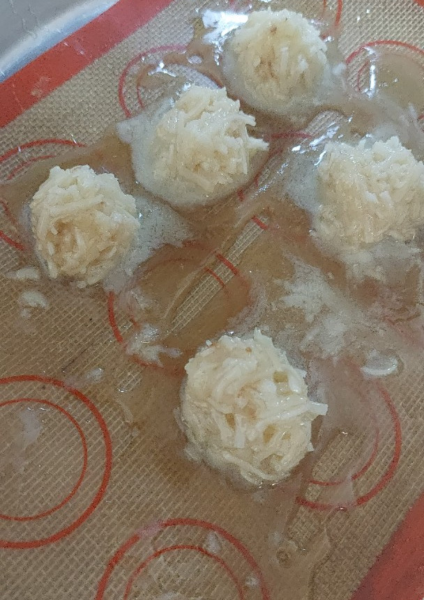 Una foto de Dulce de coco con leche condensada. 4 ingredientes. Coquitos