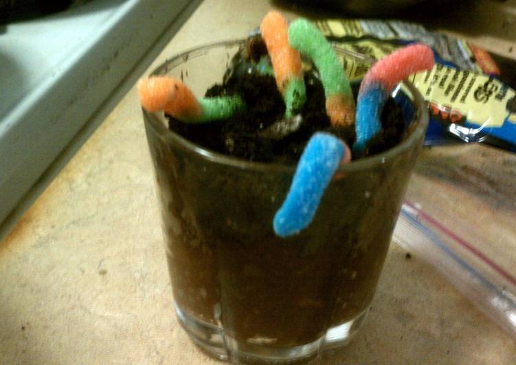 Recipe of Award-winning gummy worms with oreo, and chocolate pudding