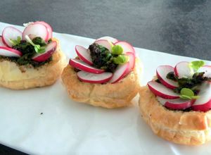 Une photo de Mini tartelettes à la tapenade de radis roses