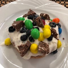 A picture of Reese’s m&m muffin.
