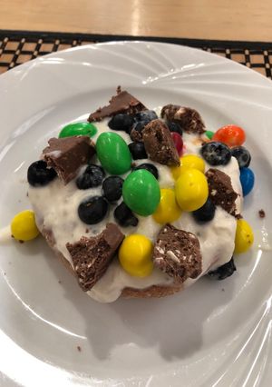 A picture of Reese’s m&m muffin.