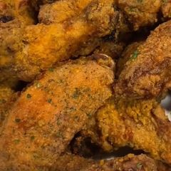 A picture of Crispy Air Fryer Wings.