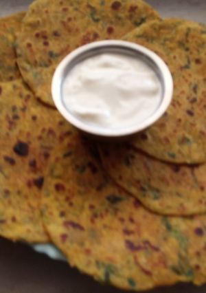 A picture of Methi Thepla.