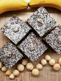Banana brownies con noci macadamia