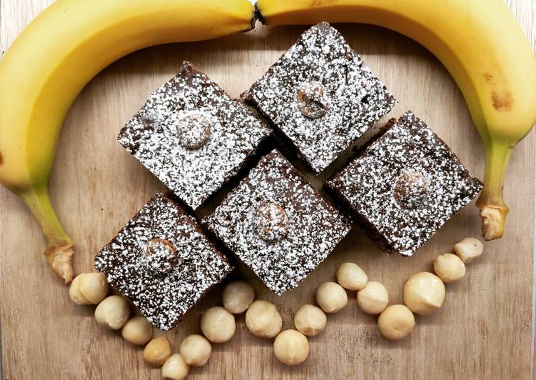 Banana brownies con noci macadamia