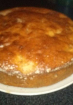 Una foto de Torta de manzana, canela y damasco