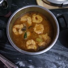 A picture of Sambar vada.