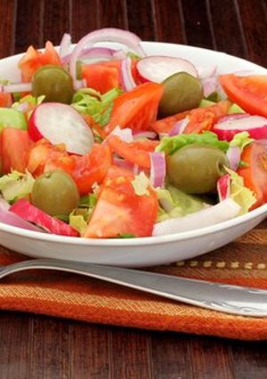 صورة لوصفة طريقة عمل سلطة خضار وزيتون