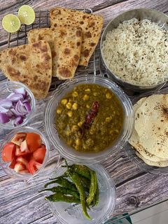 છોલે પાલક (Chhole Palak Recipe In Gujarati) રેસીપી મુખ્ય ફોટો