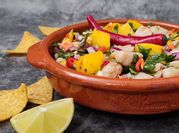 Una foto de ceviche de tilapia