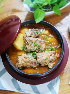 《影音食譜》韓式馬鈴薯排骨湯 (감자탕) 的食譜成品照片