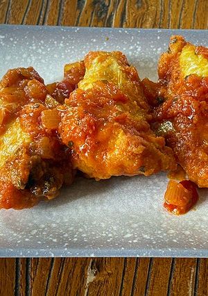 Una foto de Alitas de pollo con sofrito de supermercado
