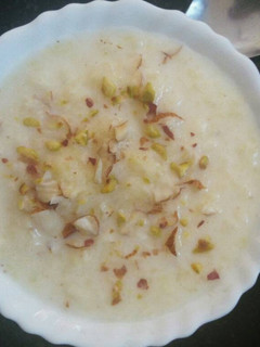 A picture of Rice kheer pudding.