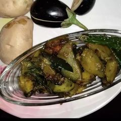 Aloo baingan A picture of Aloo baingan.
