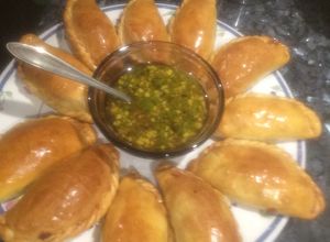 Una foto de Empanadas de cebolla queso y tomate 🍅 muy ricas