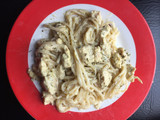 Spaghetti en salsa blanca con pollo