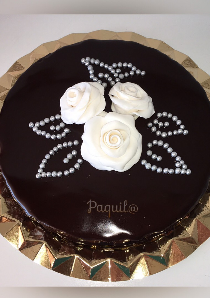 Una foto de Tarta de Donuts 🍩 con Glaseado-Brillo de Chocolate