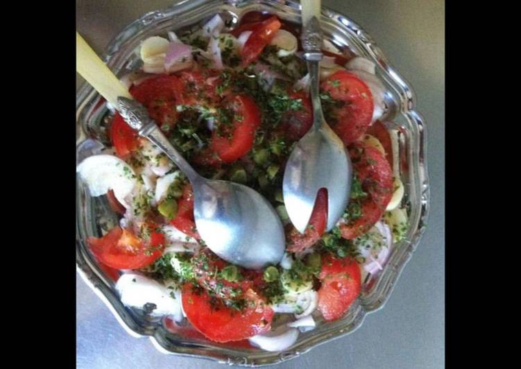 Comment Préparer Les Salade de tomates oignons coeurs de palmier et ciboule