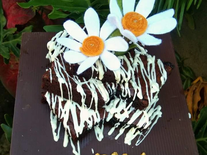 Langkah Mudah untuk Menyiapkan Resep  Fudgy Brownies Birthday Cake yang Enak, Lezat Sekali