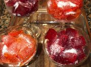 Una foto de gomitas de gelatina con fruta
