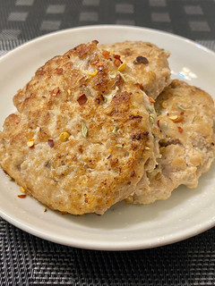 【備餐】蘑菇豆腐漢堡扒 的食譜成品照片