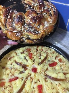 Una foto de Rosca de Pascua trenzada y rellena, con crema pastelera