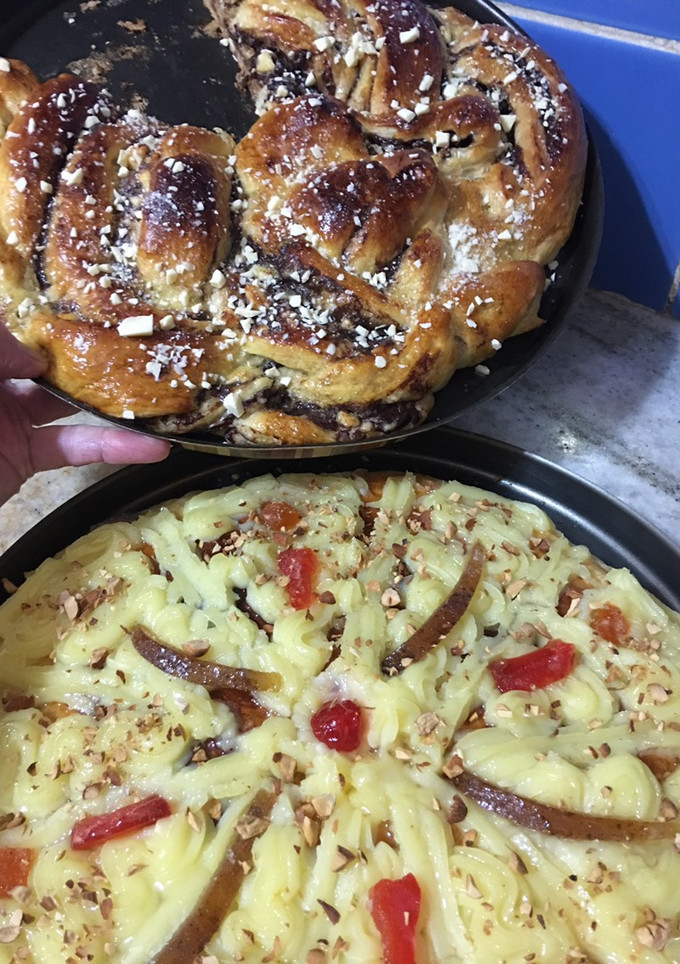 Una foto de Rosca de Pascua trenzada y rellena, con crema pastelera