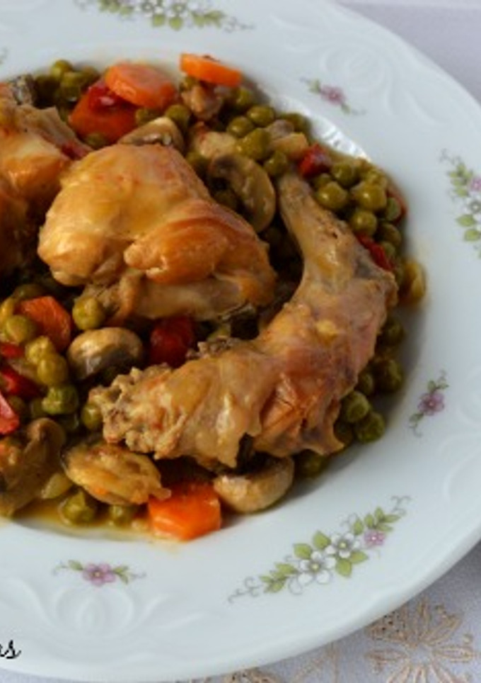 Una foto de Conejo al vino con verduras
