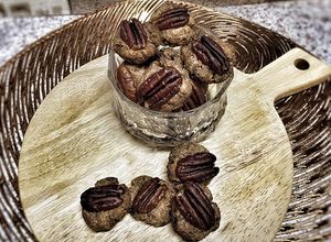 Gambar Keto pecan choc cookies