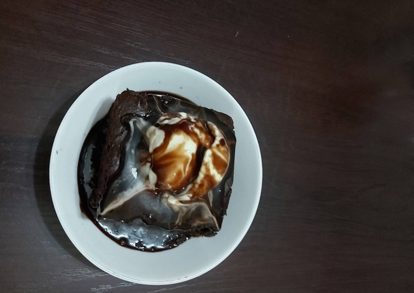 Hot chocolateÂ brownieÂ with vanillaÂ icecream