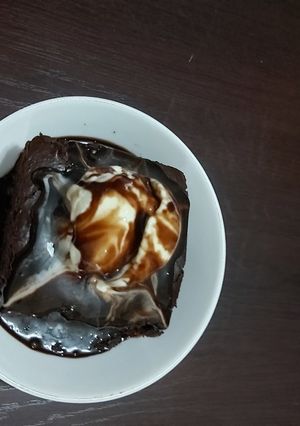 A picture of Hot chocolate  brownie  with vanilla  icecream.