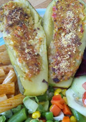 Una foto de Zapallitos rellenos con carne, verduras y cuscús