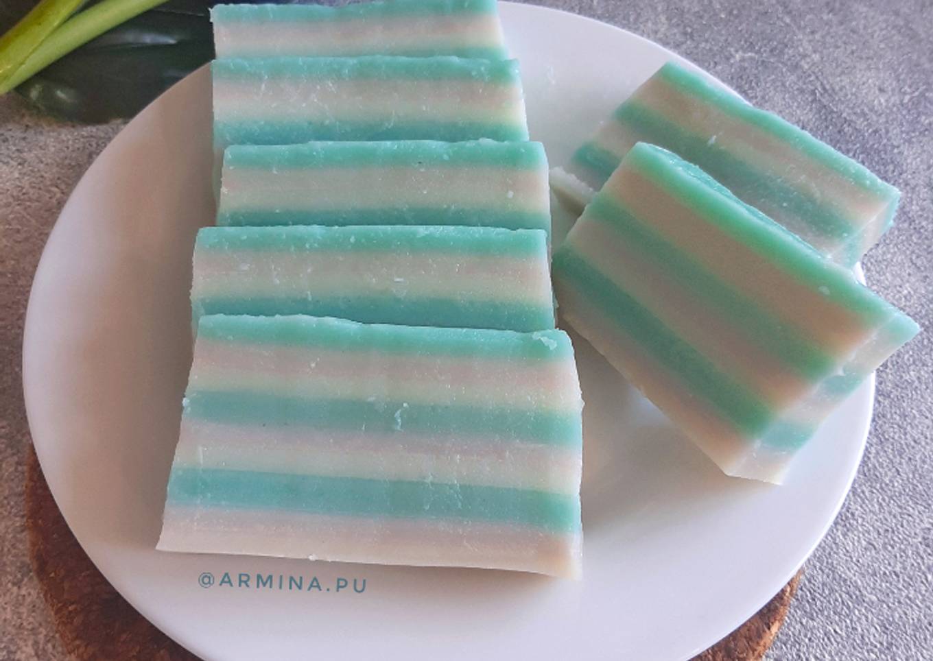 Kue Lapis Tiga Tepung