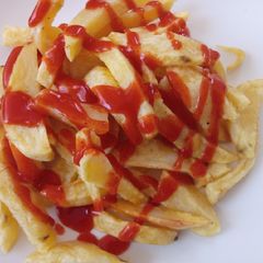 A picture of Chips with Chilli sauce.