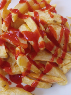 A picture of Chips with Chilli sauce.