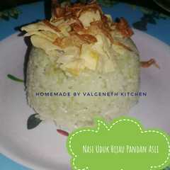 รูปของ Nasi uduk hijau pandan asli wangii... (rice cooker)