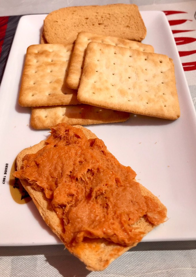 Una foto de Paté de atún con tomate 🐟🐟🐟🐟