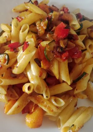 Una foto de Macarrones con verduras