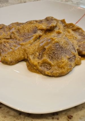 Una foto de Filetes de ternera en salsa de hongos y patata