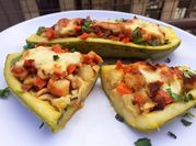 Una foto de zucchini cilantro