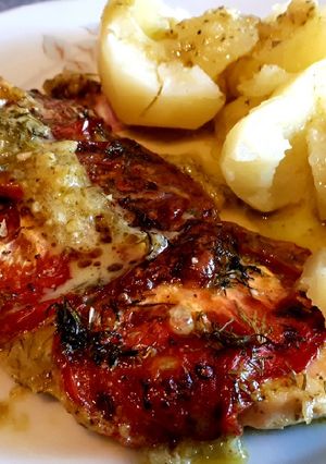 Zdjęcie przepisu Filet z kurczaka pod pierzynką z pesto, mozzarelli i pomidora.