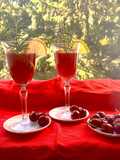 Spritz analcolico con limo e ciliegie