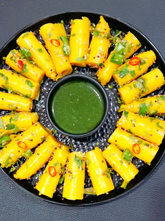 ખાંડવી (Khandvi Recipe In Gujarati) રેસીપી મુખ્ય ફોટો